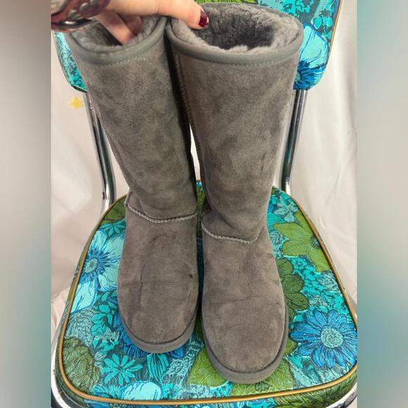 UGG Classic Gray Suede Boots Women’s Size 6 - Picture 5 of 13